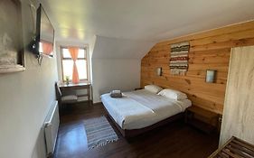 Habitación Privada con Baño a Pasos de Lago
